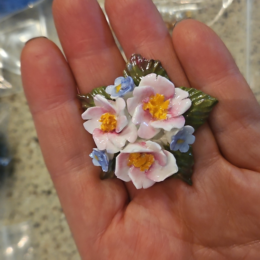 Delicate VINTAGE Ceramic Look Brooch, Pink & Blue Flowers. Perfect GIFT Too!